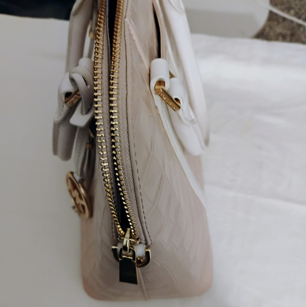 Michael Kors Croc Embossed Leather Bag - Picture 5 of 7